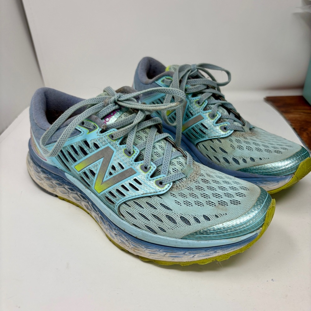 new balance sneaker running shoes size 8